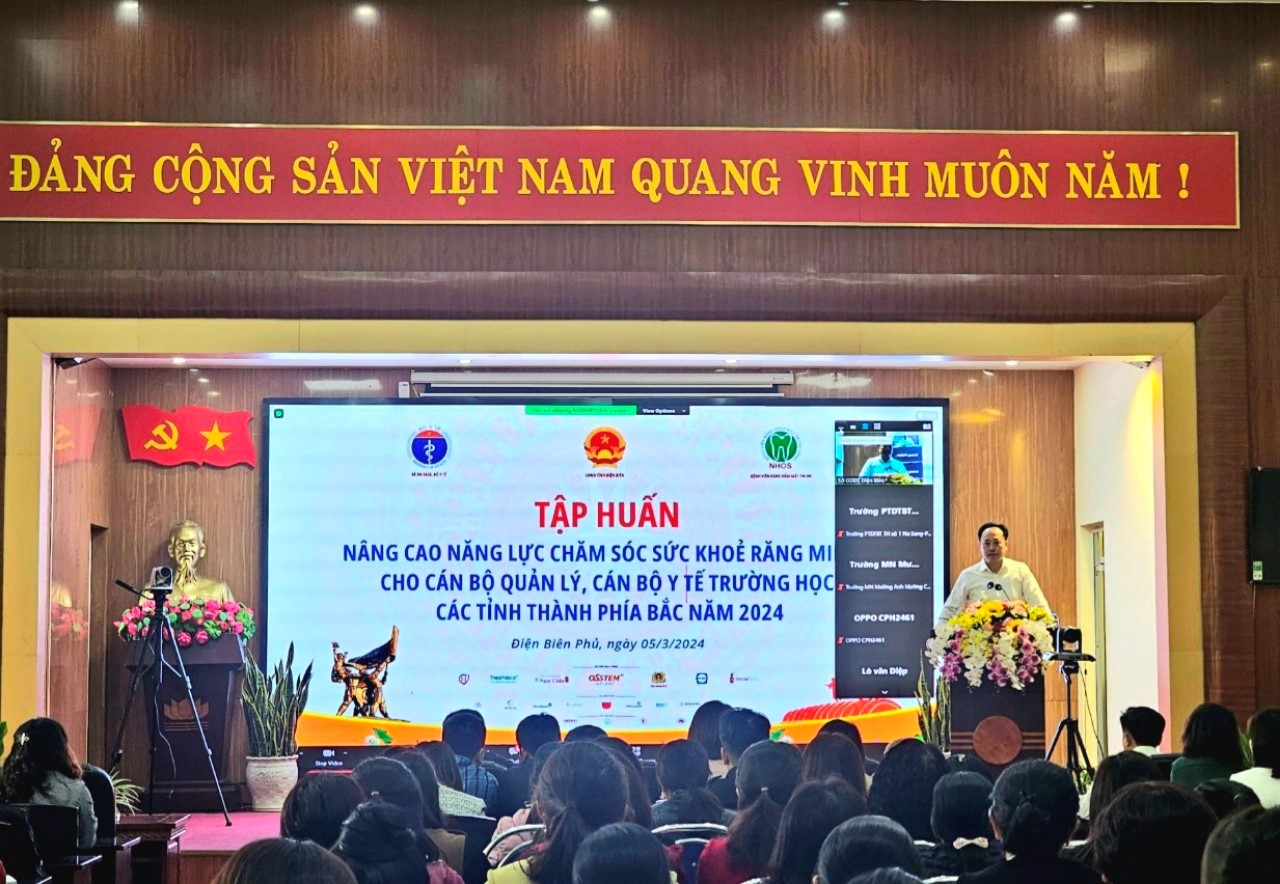 PGS.TS. Trần Cao Bính, Giám đốc Bệnh viện Răng Hàm Mặt Trung ương Hà Nội, Chủ tịch Hội Răng Hàm Mặt Việt Nam phát biểu khai mạc lớp tập huấn